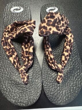 Leopard Print Twist-Knot Sandals - Black Sole